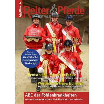 Zu sehen ist das Titelbild der April-Ausgabe von „Reiter & Pferde in Westfalen“. Das Bild zeigt fünf junge Reiter in roten Jacken und dunklen Reithelmen. Sie posieren stolz mit Medaillen und Schleifen, die ihre Erfolge bei der Westfälischen Meisterschaft